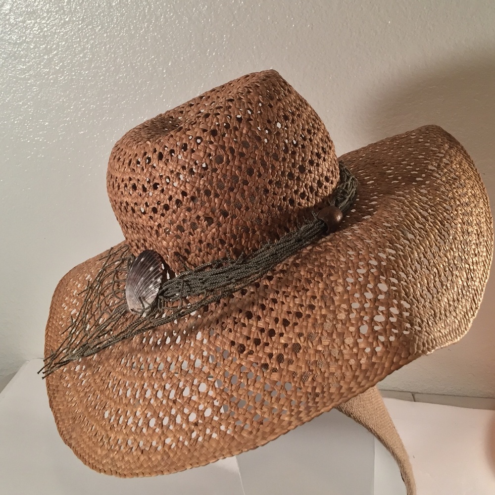 Floppy straw beach hat with fishing net shells - Picture 1 of 6